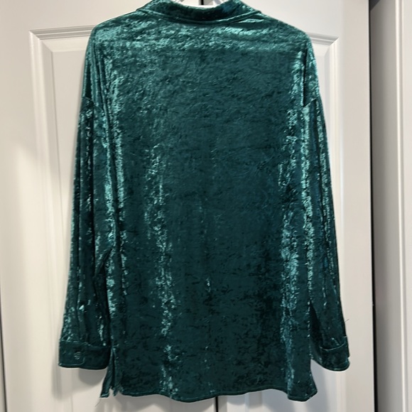 Ladies Playboy Green Crushed Velour Shacket velvet soft feel. - Picture 4 of 7